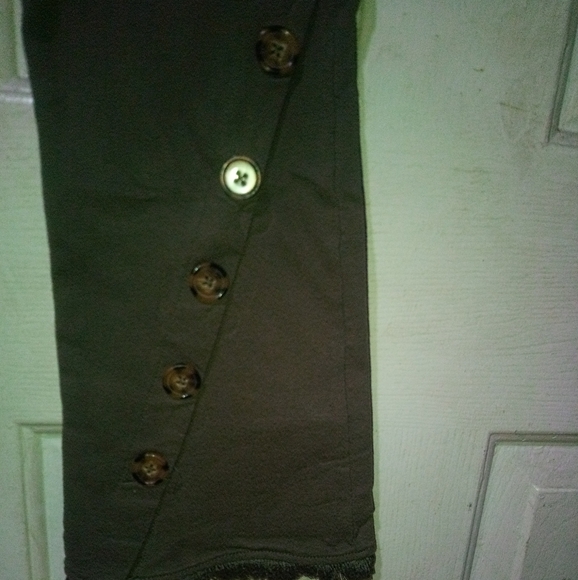 Stylish Olive Buttoned Women's Trousers - Picture 1 of 5